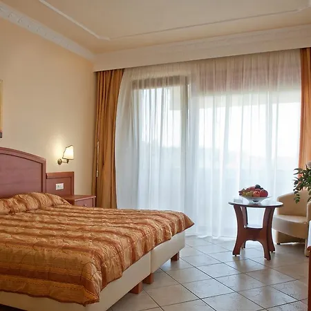 Seydnaya & Neos Marmaras